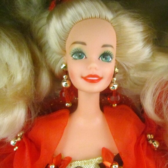 BARBIE HAPPY HOLIDAYS SPECIAL EDITION BLONDE in GLORIOUS RED SPARKLE BALL GOWN - Picture 4 of 5